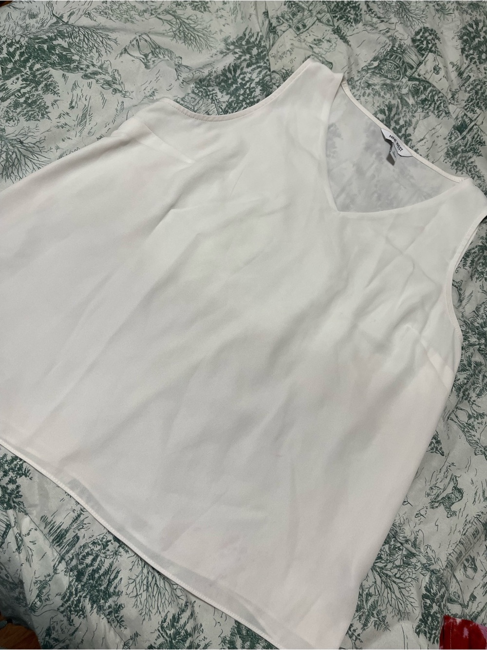 Nine West White V-Neck Sleeveless Camisole